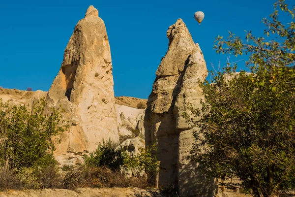 Región Goreme Capadocia Anatolia Turquía Volando Globo Vistas Montaña Verano — Foto de Stock