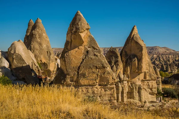 Región Goreme Capadocia Anatolia Turquía Extraordinario Paisaje Con Montañas Tiempo — Foto de Stock