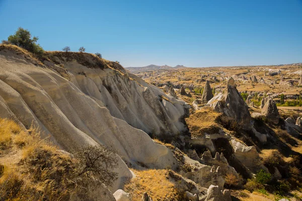 トルコのカッパドキア ギョレメ地域 山と岩のパノラマの美しい風景 — ストック写真