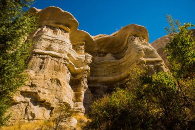 Zemi Vadisi, Göreme bölge, Cappadocia, Anadolu, Turkey: güneşli yaz hava mavi gökyüzünde sıradışı ve muhteşem rock.