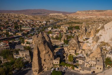 Göreme, Türkiye: panoramik Göreme şehirdeki modern yerleşim bölgesi. Göreme Kapadokya, Nevşehir ili Türkiye'nin İç Anadolu şehridir
