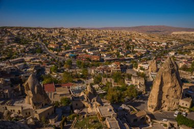 Göreme, Türkiye: panoramik Göreme şehirdeki modern yerleşim bölgesi. Göreme Kapadokya, Nevşehir ili Türkiye'nin İç Anadolu şehridir