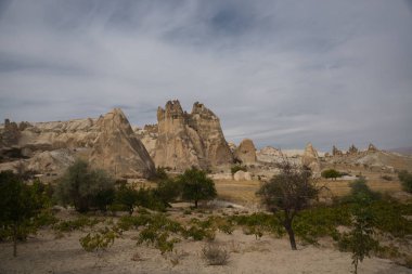 Beyaz vadi, Kapadokya geçit Baydere, Türkiye: rock Dağları'nın muhteşem ve sıradışı manzaralar yakınındaki Aşk Vadisi. Doğanın güzel sonbahar manzaraları.