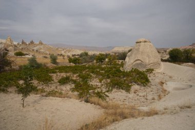 Beyaz vadi, Kapadokya geçit Baydere, Türkiye: rock Dağları'nın muhteşem ve sıradışı manzaralar yakınındaki Aşk Vadisi. Doğanın güzel sonbahar manzaraları.
