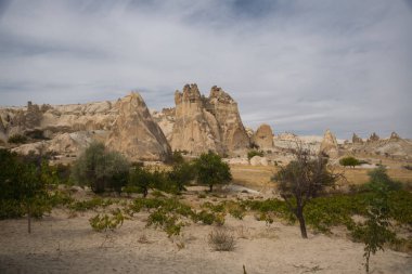 Beyaz vadi, Kapadokya geçit Baydere, Türkiye: rock Dağları'nın muhteşem ve sıradışı manzaralar yakınındaki Aşk Vadisi. Doğanın güzel sonbahar manzaraları.