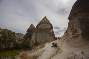Beyaz vadi, Kapadokya geçit Baydere, Türkiye: rock Dağları'nın muhteşem ve sıradışı manzaralar yakınındaki Aşk Vadisi. Doğanın güzel sonbahar manzaraları.