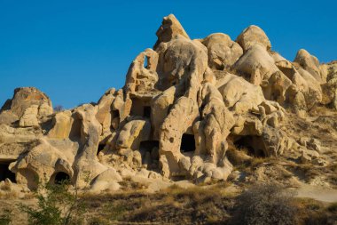 Kurtlar Vadisi Kapadokya Anatoli Göreme şehir yakınındaki kayalarda görünümünü. Popüler cazibe.