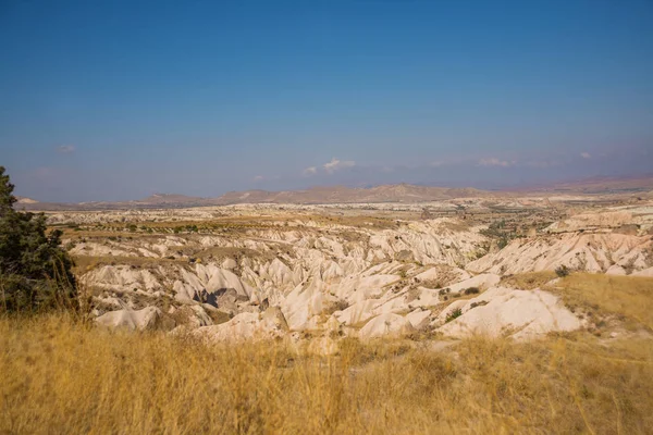 Mooie Herfst Landschap Velden Rotsen Bergen Goreme Nationaal Park Anatolië — Stockfoto