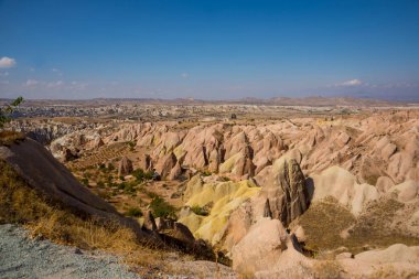 Türkiye - gözlem güvertesinde Aktepe Hill ve Vadisi Nevşehir ili Kapadokya, Anadolu seyahat.
