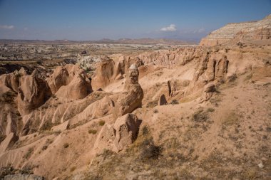 Kırmızı Vadisi, Kızılçukur. Güzel manzara, dağlar ve kayalar gözlem güverte Aktepe, Nevşehir ili Kapadokya, Anadolu.