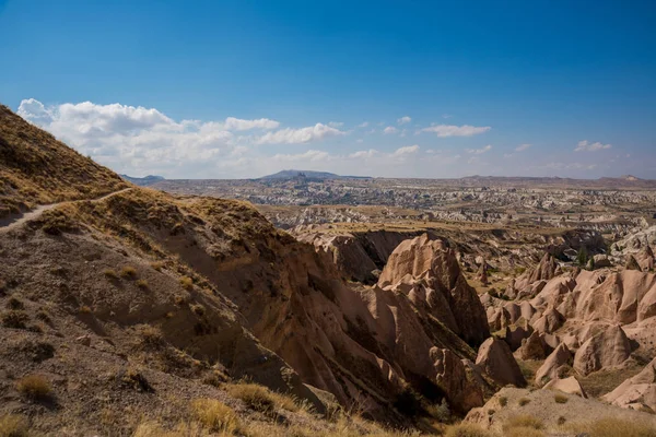 Dolina Róż Gulludere Niezwykły Krajobraz Gór Wzgórz Skał Cappadocia Anatolia — Zdjęcie stockowe