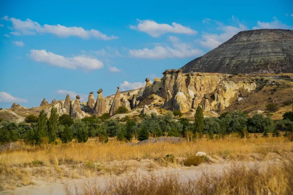 Kamienie Wulkaniczne Górach Turcji Cappadocia Skały Postaci Grzybów Bajkowe Kominy — Zdjęcie stockowe