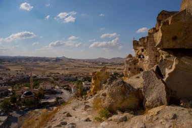 Kapadokya. Eski rock görebileceğiniz Cavuşin, eski ilkel insan yerleşim Anadolu bölgesinde kilise kesmek