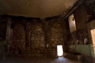 Tapınağın iç. St John the Baptist Kilisesi, Vaftizci Yahya, Cavuşin Köyü, Kapadokya Nevşehir bölge içi. Eski ilkel insan yerleşim Cavuşin.