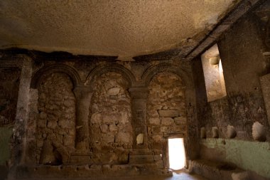 Tapınağın iç. St John the Baptist Kilisesi, Vaftizci Yahya, Cavuşin Köyü, Kapadokya Nevşehir bölge içi. Eski ilkel insan yerleşim Cavuşin.