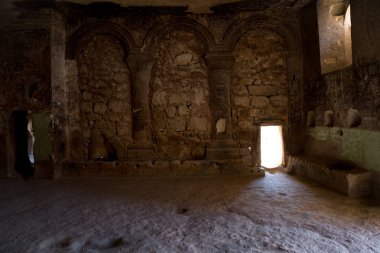 Tapınağın iç. St John the Baptist Kilisesi, Vaftizci Yahya, Cavuşin Köyü, Kapadokya Nevşehir bölge içi. Eski ilkel insan yerleşim Cavuşin.