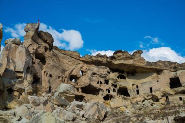 Cavuşin, Türkiye: Delikli veya peynirli rock. Antik kale, Cavuşin Göreme Kapadokya, Anadolu'da yakınındaki. Eski rock görebileceğiniz Cavuşin, eski ilkel insan yerleşim bölgesinde kilise kesmek