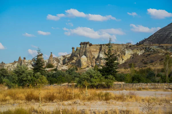 Stenar Form Svamp Fechimneys Visa Nära Cavusin Stad Kappadokien Anatolien — Stockfoto