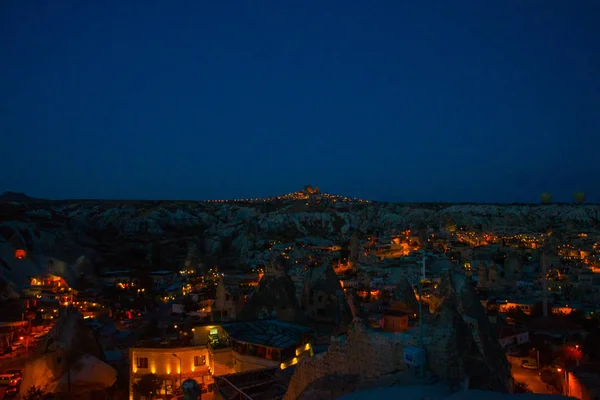 Illuminé Dans Les Rues Nocturnes Goreme Turquie Cappadoce Célèbre Centre — Photo