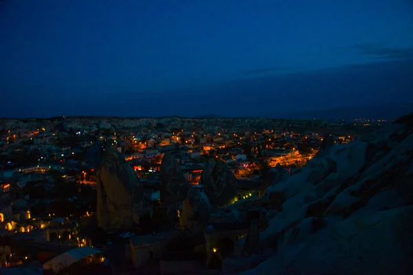 Oświetlony Nocy Ulice Cappadocia Göreme Turkey Słynnego Centrum Lotu Balonów — Zdjęcie stockowe