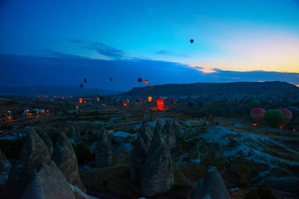 Capadocia Goreme Anatolia Turquía Globos Aire Caliente Flotando Cielo Con —  Fotos de Stock