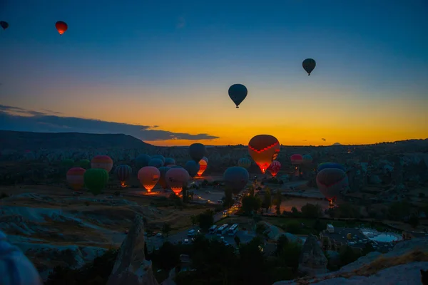 Cappadocia Goreme Anatolia Turkey Hot Air Balloons Flying Mountains Landscape — Stock Photo, Image