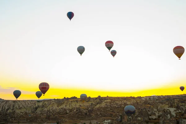 Cappadocia Göreme Anatólia Törökország Élénk Látványképpel Léggömb Repülés Sunrise Sugarak — Stock Fotó