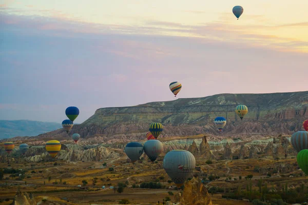 Volare Sui Palloncini Mattina Presto Cappadocia Colorata Alba Primaverile Nella — Foto Stock