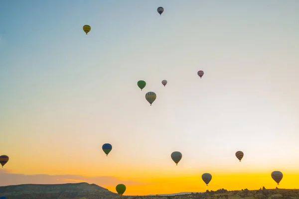 Capadócia Turquia Silhuetas Dos Balões Início Manhã Sobre Fundo Céu — Fotografia de Stock