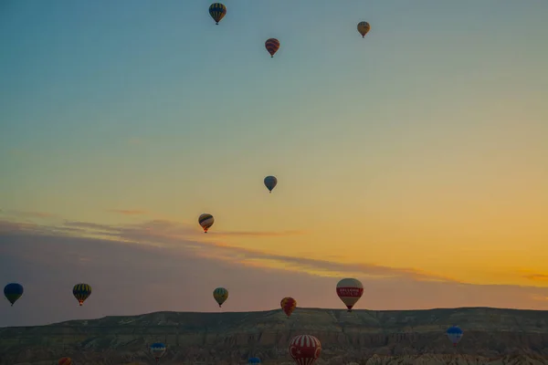 Volando Los Globos Temprano Mañana Capadocia Salida Del Sol Colorido — Foto de Stock