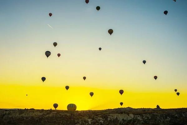 Cappadocië Goreme Anatolië Turkije Hete Lucht Ballon Rit Zonsondergang Silhouetten — Stockfoto