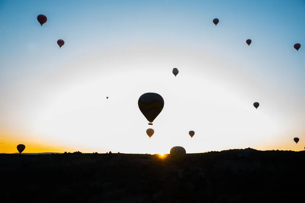 Utazás Goreme Cappadocia Törökország Napfelkeltét Hegyekben Sok Sok Forró Hőlégballonok — Stock Fotó