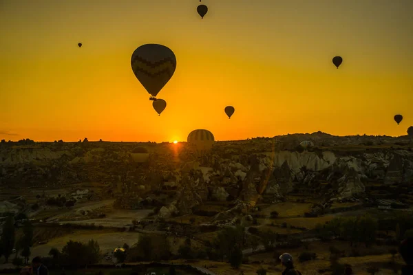Silhouette Von Heißluftballons Die Über Dem Tal Von Kappadokien Anatolien — Stockfoto