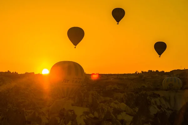 Cappadoce Goreme Anatolie Turquie Silhouette Des Montgolfières Survole Cappadoce Divertissement — Photo