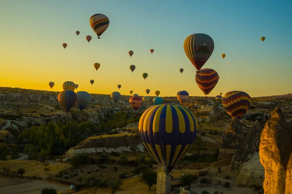 Travel Goreme Cappadocia Turkey Sunrise Mountains Lot Air Hot Balloons — Stock Photo, Image