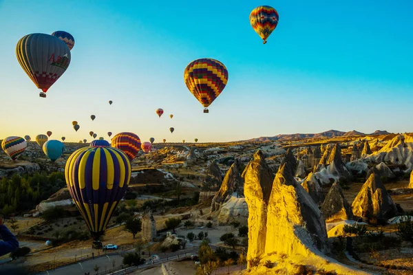 Horkovzdušné Balóny Vzlétnout Východ Slunce Nad Kappadokie Göreme Turecko Kappadokie — Stock fotografie