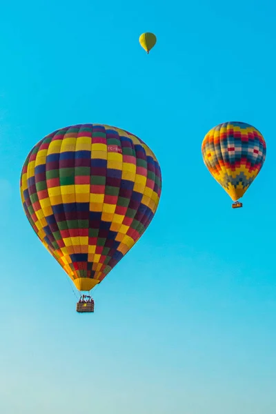 Színes Buborékok Kék Háttér Cappadocia Törökország Kora Reggel Szórakozás Turisták — Stock Fotó