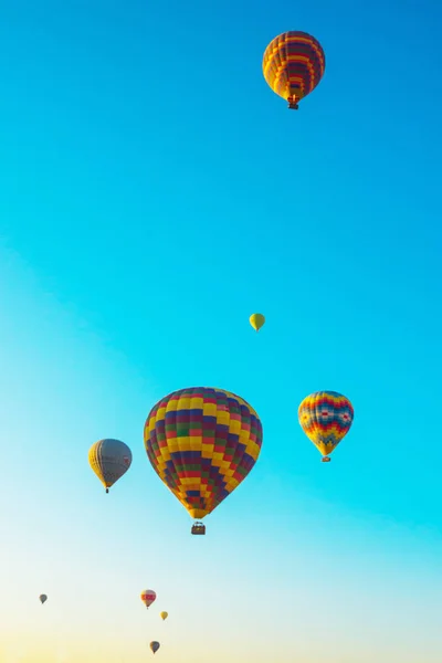 Cappadocia Göreme Anatólia Törökország Sok Színes Léggömbök Kék Égen Balloon — Stock Fotó