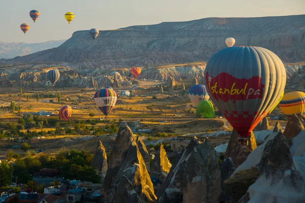 Cappadocia Göreme Turcja Anatolia Największą Atrakcją Turystyczną Kapadocji Lot Balonów — Zdjęcie stockowe