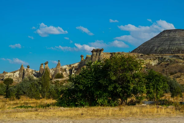 Sziklák Gomba Alakú Tündérkéményeire Nézd Közelében Cavusin Város Cappadocia Anatólia — Stock Fotó