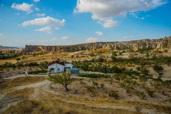 Kapadokya Türkiye Taş Vadide Fantastik Taş Manzara Kapadokya Dağ Köyü — Stok fotoğraf