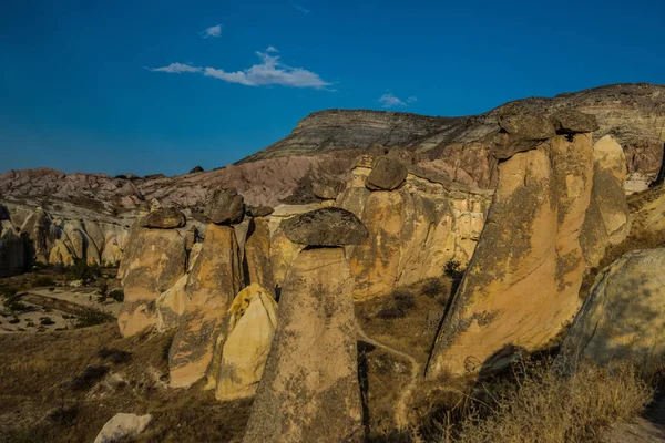 Rocas Forma Setas Fabulosas Inusuales Montañas Chimeneas Hadas Pasabag Monks — Foto de Stock