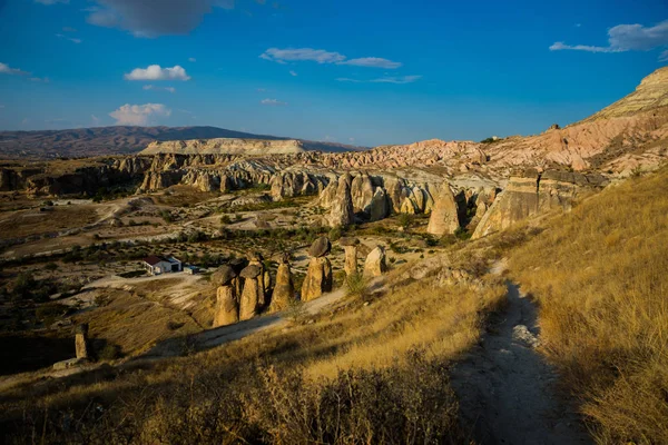 Popüler Rock Formu Mantar Olağandışı Dağları Ile Güzel Manzara Peri — Stok fotoğraf