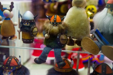 Geleneksel Tallinn Hatıra Eşyası minyatür oyuncaklar eski şehir, Estonya, Tallinn Hediyelik eşya dükkanında eski şehrin görünümünü.