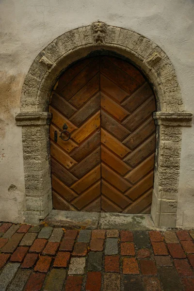 Vieille Belle Porte Avec Décor Dans Vieille Ville Tallinn Estonie — Photo