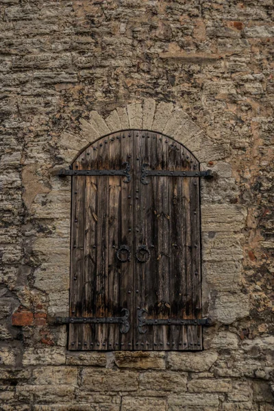 Tallinn Estonie Vieille Porte Bois Dans Mur Les Tours Forteresse — Photo