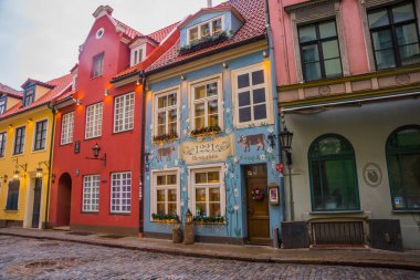 Riga, Letonya: Restoran 1221 eski şehrin tarihi bir ev. Jauniela Sokağı. Riga Şehir tarihi merkezinde bir Unesco Dünya mirası olduğunu