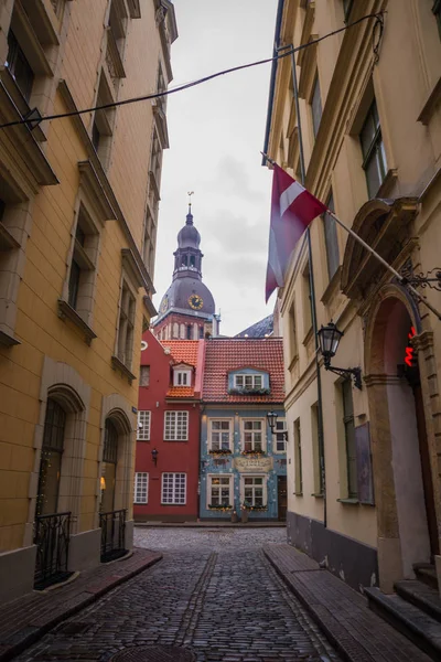 Riga Latvia Vista Rua Kramu Para Edifícios Antigos Com Dos — Fotografia de Stock