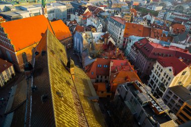 Letonya Riga City'deki güzel renkli binalar ile eski şehir üzerinde üstten görünüm