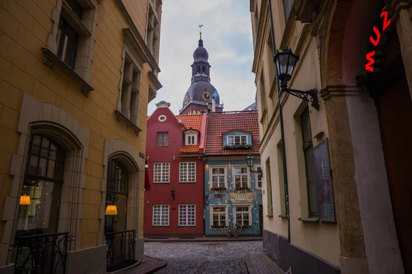 Riga Latvia Вид Улицы Краму Старые Здания Одним Старейших Ресторанов — стоковое фото